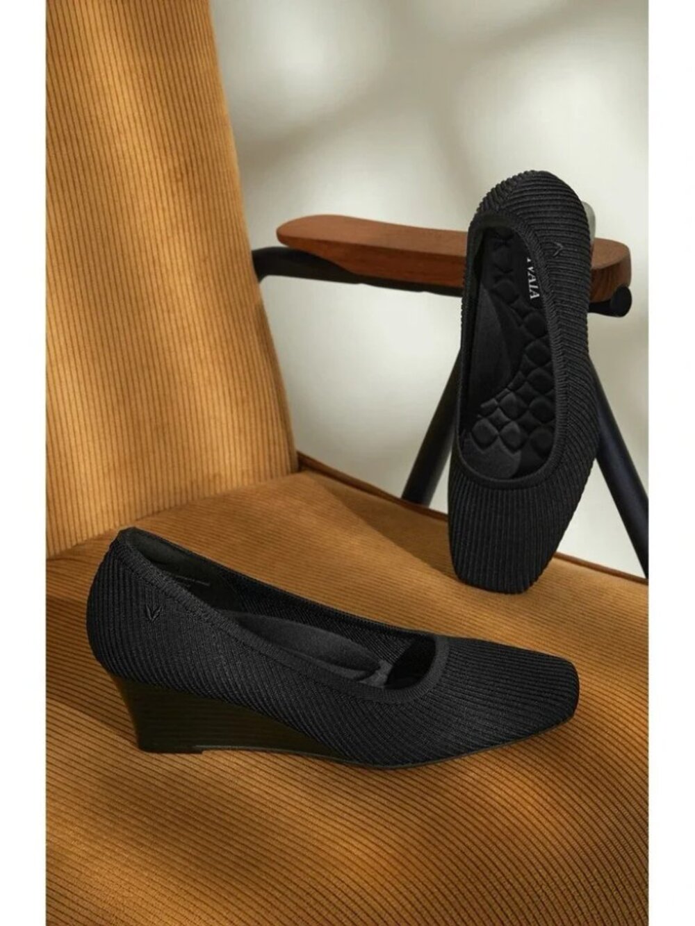 Vivaia Shoes Margot Wedge Pro Square-Toe Heels Black Shoes Ribbed Size 10.5